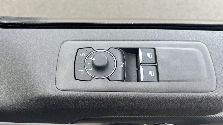 Ford Transit Custom E-320 L1 Rwd 100kW 65kWh H1 Van Limited Auto